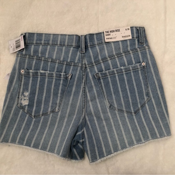 KENSIE JEANS  VINTAGE LUXE THE HIGH RISE SHORT SIZE 6/28 STRIPED DENIM NWT - Picture 2 of 15